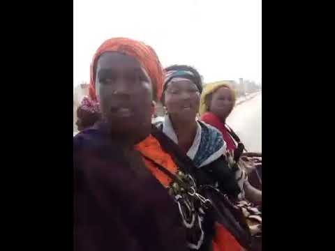 Macky répond....mères yi nénañu daño soneu torokhale nga leen, sour nagne la.